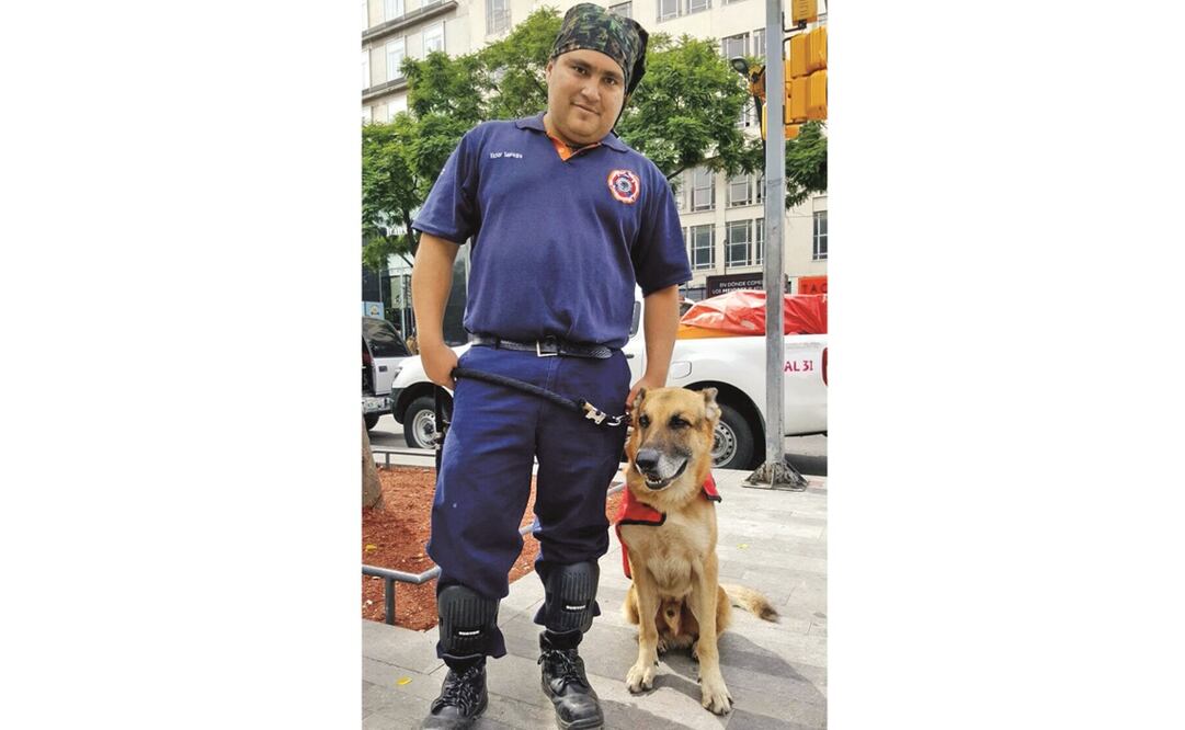 “Nos dieron mucha comida, más para Zeus que para nosotros, porque la verdad él es prioridad”, contó Víctor Saavedra a EL UNIVERSAL. (VANESSA PÉREZ. EL UNIVERSAL)