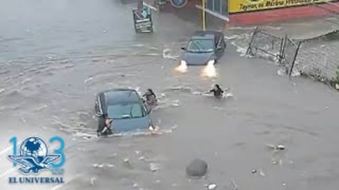 Coladera "se traga" a mujer durante lluvias en Culiacán, Sinaloa