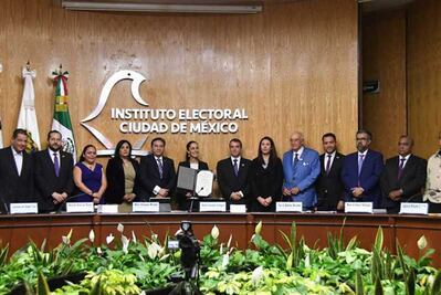 Entregan IECM constancia de mayoría a Claudia Sheinbaum