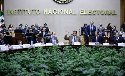 Lorenzo Córdova recibe a candidatos independientes a Constituyente