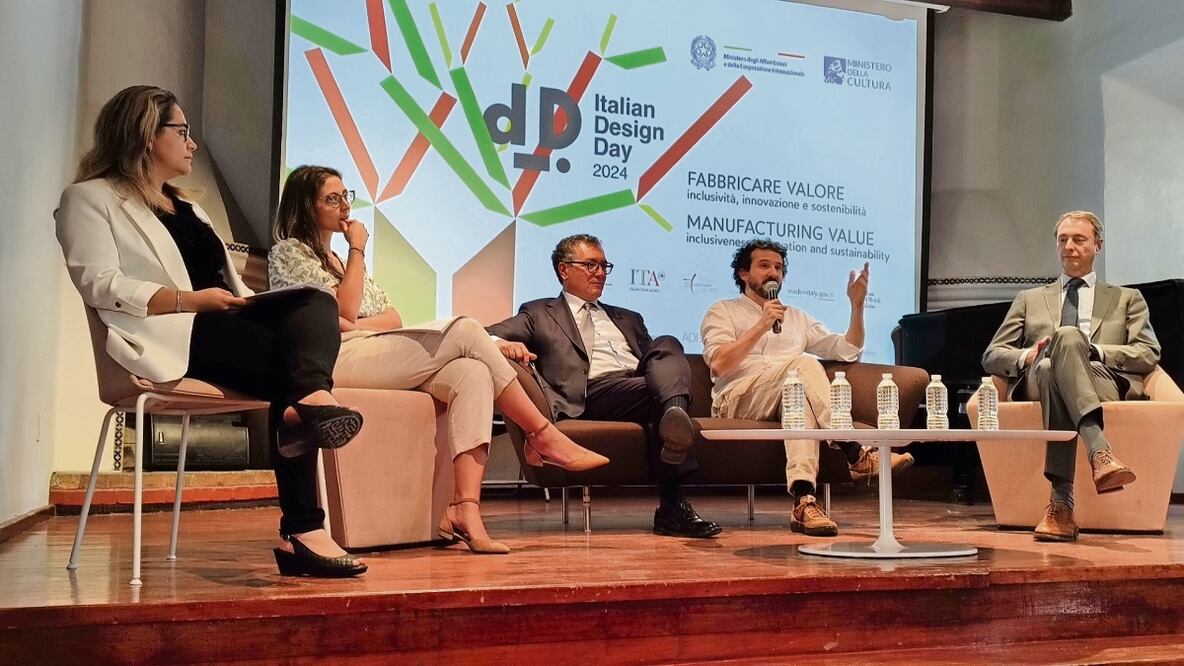 Las actividades se anunciaron en una conferencia que presidió Alessandro Modiano, embajador italiano en México, y Francesco Faccin, diseñador italiano y profesor de la Universidad Libre de Bolzano (ambos al centro). Foto: Cristopher Cabello / EL UNIVERSAL