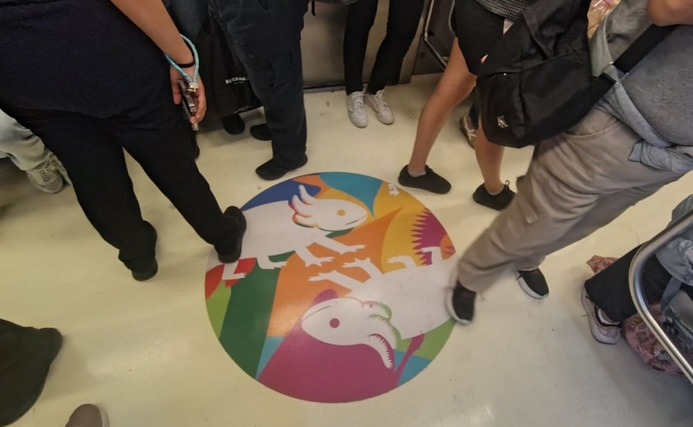 Los vagones de la Línea 2 del Metro comenzaron a circular con una intervención visual rumbo al Mundial 2026. Foto: especial