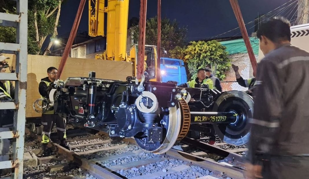 Llegan dos nuevos trenes ligeros a CDMX; suman cuatro de 17 rumbo al Mundial 2026. Foto: Especial