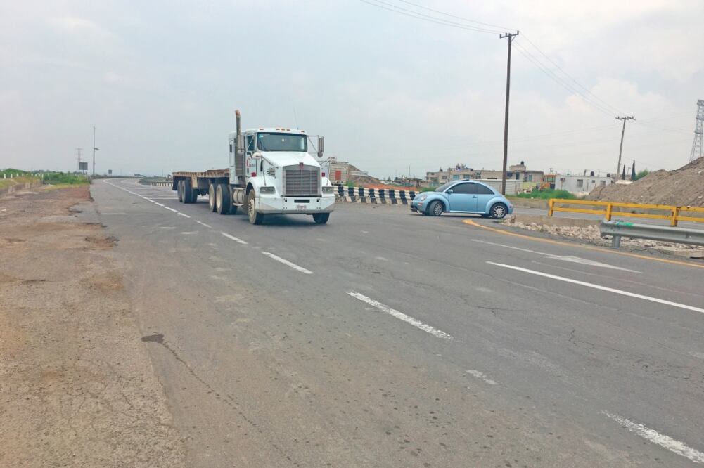 Alerta. La falta de puentes vehiculares pone en riesgo a habitantes de Chimalhuacán, dicen autoridades (EMILIO FERNÁNDEZ. EL UNIVERSAL)
