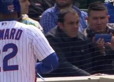 Captan al "Cuau" en juego de los Cubs de Chicago