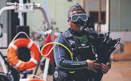 Capacitan a bomberos en rescate acuático