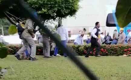 Trabajadores de Cruz Azul recuperan planta cementera en Oaxaca; hay dos heridos y varios detenidos