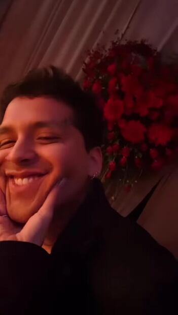 Con romántica velada, Belinda y Christian Nodal celebran un año de novios