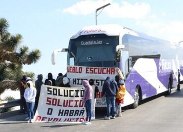 Normalistas de "El Mexe" retienen autobuses en Pachuca para exigir cumplimiento a sus demandas