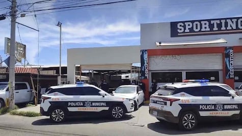 Hombre mata con una metralleta a su exmujer y su actual pareja en un tianguis en Sonora