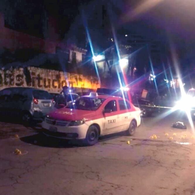 Un taxi con dos cadáveres fue ubicado en las calles Antigua Vía La Venta, entre Chilenos y Maracaiberos, colonia Lomas de Becerra, Álvaro Obregón. Foto: ESPECIAL