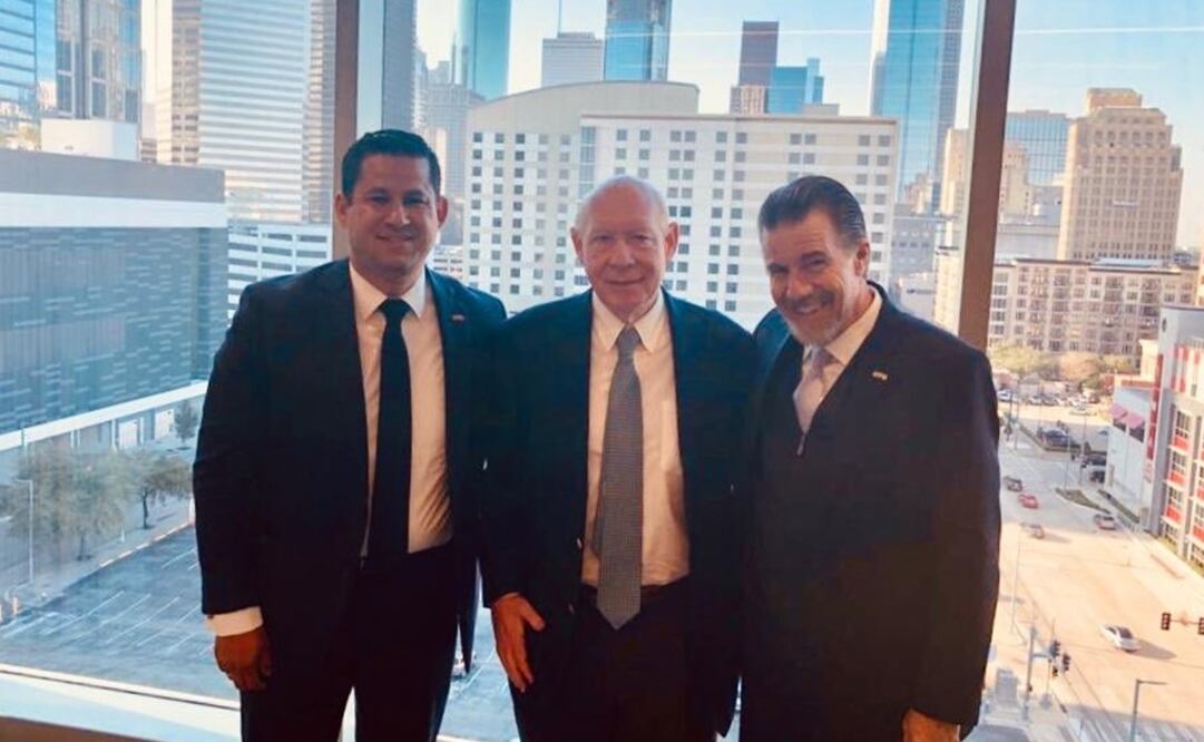 El gobernador se reunió con Bill White, quien fuera secretario de Energía de los Estados Unidos en la administración de Bill Clinton (Foto: tomada de Twitter @diegosinhue)