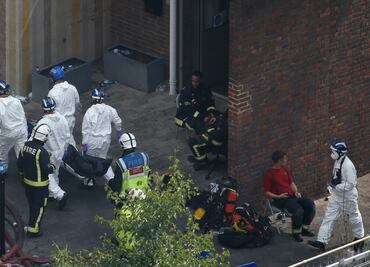 Suman 12 muertos por incendio en Londres