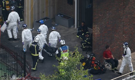 Suman 12 muertos por incendio en Londres