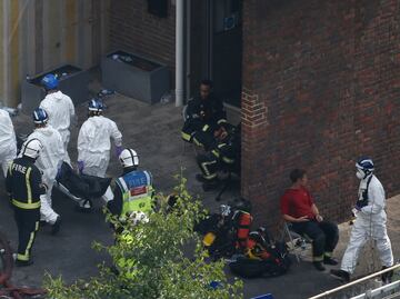 Suman 12 muertos por incendio en Londres
