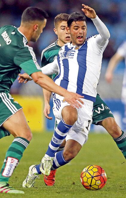 Carlos Vela fue titular en la victoria de la Real Sociedad (JAVIER ETXEZARRETA. EFE)