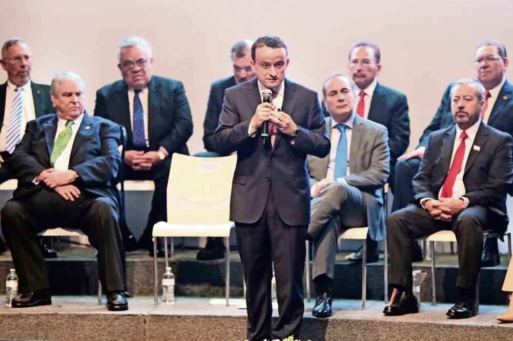 El modelo de medicina preventiva tendrá una inversión inicial de 15 millones de pesos, explicó el director general del IMSS, Mikel Arriola (JUAN CARLOS REYES. EL UNIVERSAL)