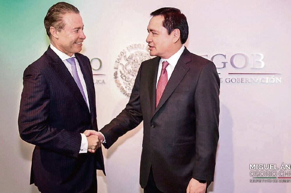Quirino Díaz, gobernador de Sinaloa, y Miguel Ángel Osorio Chong, titular de la Segob, se reunieron para evaluar las estrategias de seguridad en la entidad (ARCHIVO EL UNIVERSAL)