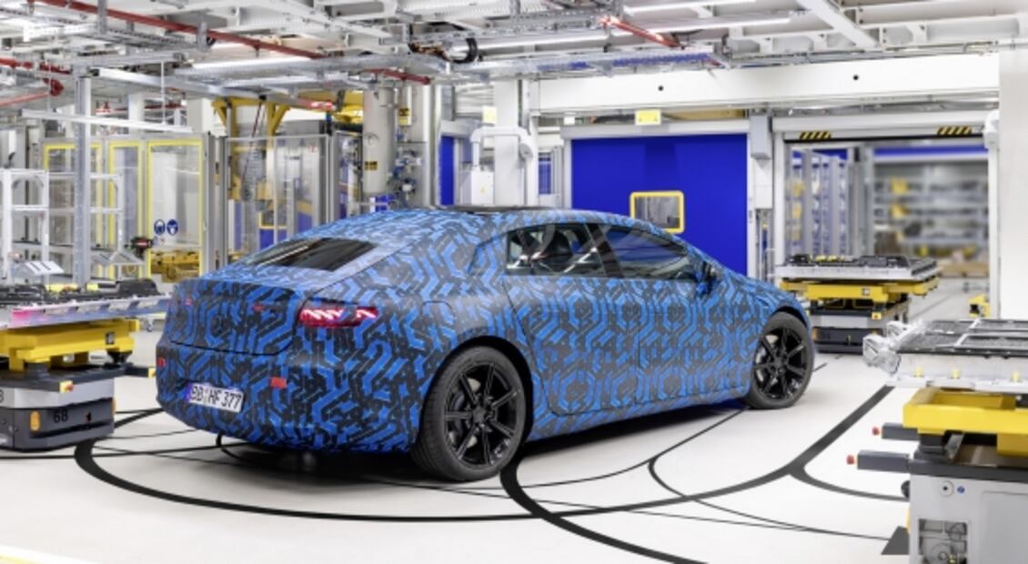 Mercedes-Benz se dice listo para arrancar producción de vehículos eléctricos