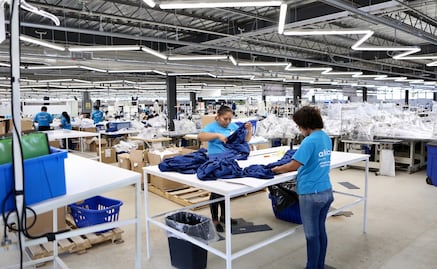 Avanza actividad industrial en agosto, pero retrocede la manufactura