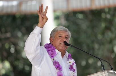 AMLO alista denuncia por campaña negra que lo relaciona con rusos y venezolanos