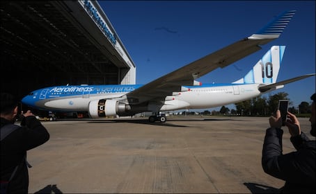 Un avión de Aerolíneas Argentinas con 'la 10' de Messi llevará a su selección al Mundial