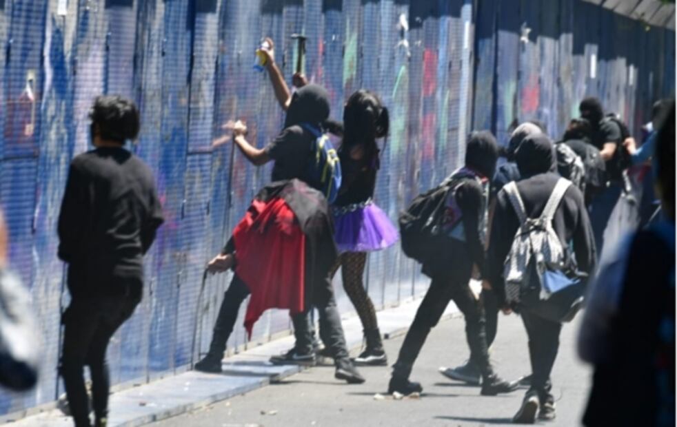 En 10 fotos, la marcha de encapuchados en CDMX por Giovanni y Floyd