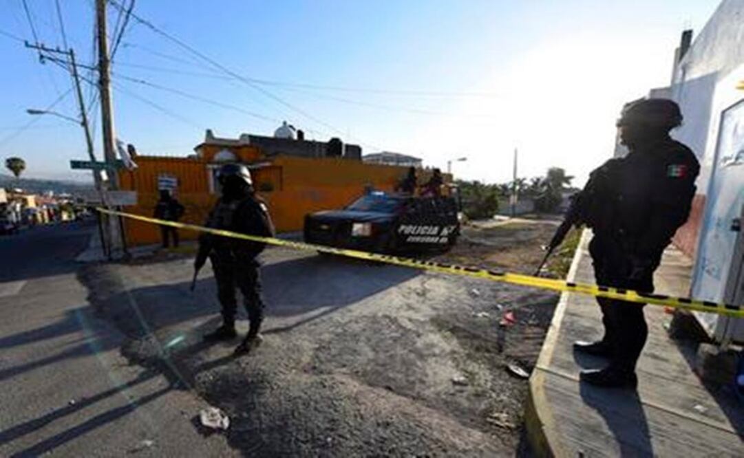  State police guard area after gun battle between Juan Francisco Patrón Sánchez and Mexican Marines in Tepic, Nayarit - Photo: Chris Arias/ AP