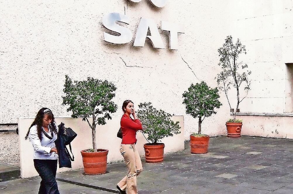 Modus operandi. Las empresas fantasma generalmente ofrecen servicios intangibles, como asesorías y capacitación, dice el SAT (ARCHIVO EL UNIVERSAL)