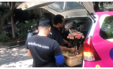 Llevan flores a Elba Esther Gordillo para celebrar su libertad