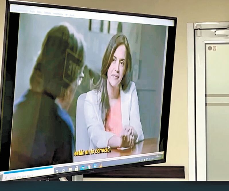 En el video, de más de una hora de duración, Clara Luz Flores Carrales pide asesoría a Keith Raniere, líder de la secta Nxivm. Foto: Especial