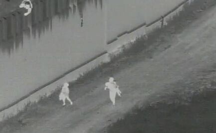 VIDEO: Arrojan a niño de 4 años a EU desde muro fronterizo de 9 metros