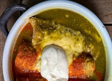 Sustituye el pollo por frijoles en estas enchiladas