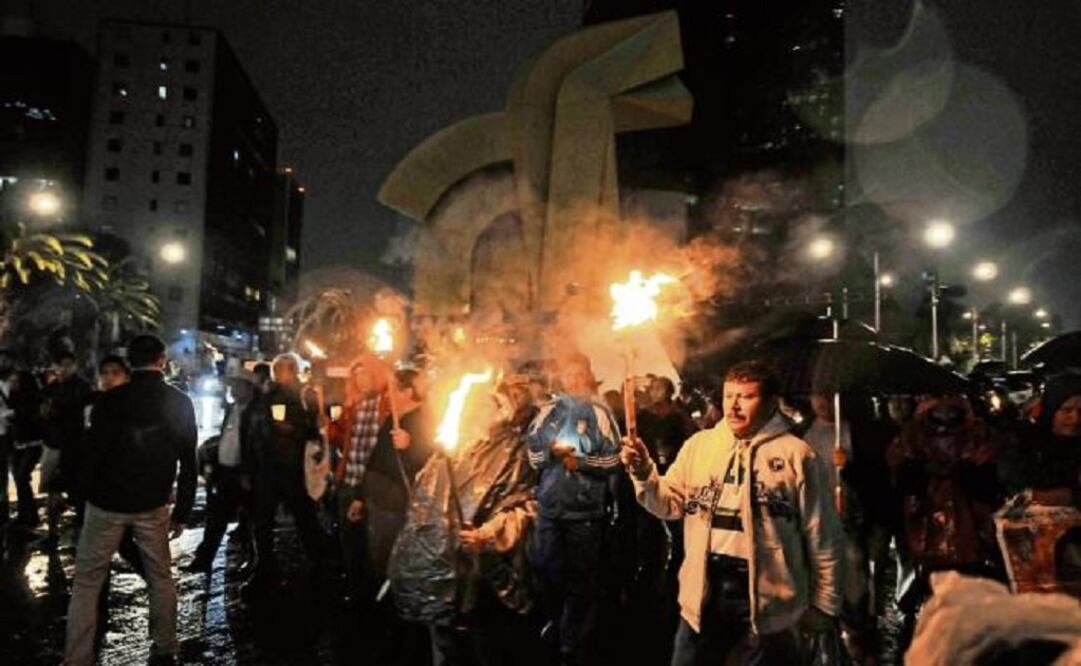 Members of the teachers union of Guerrero marched in Mexico City to protest about the violent clash in Oaxaca. (Photo: Armando Martínez / EL GRÁFICO) 