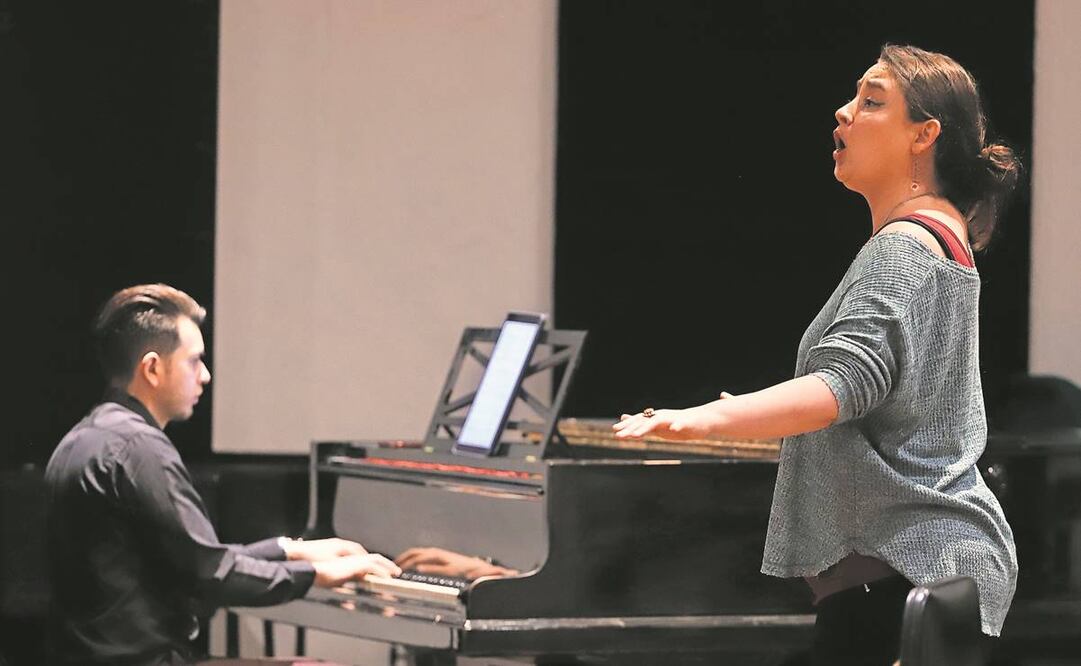 Ensayo de la ópera La sed de los cometas, en la que la mezzosoprano Frida Portillo interpreta a la virreina María Luisa Manrique. Foto: Berenice Fregoso/ EL UNIVERSAL