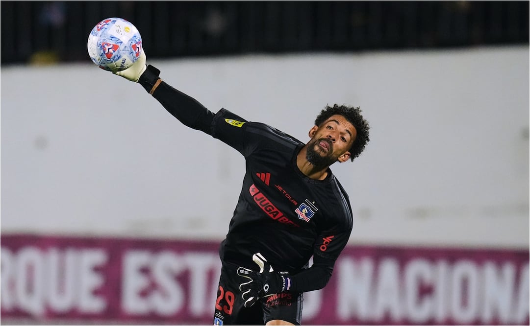 FOTO: Vozinha debutó con Colo Colo tras brillar con Cabo Verde en el Mundial - AP