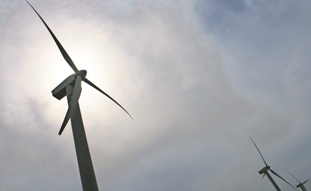 La Asociación Mexicana de Energía Eólica expuso que esta situación ocurrió luego de que en la administración pasada el gobierno les dio las autorizaciones y ésta cambió la regulación de forma retroactiva, además de que se han retrasado en permisos. Foto: Archivo / EL UNIVERSAL