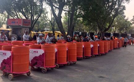 Entregan mil 700 carritos recolectores de basura en Iztapalapa