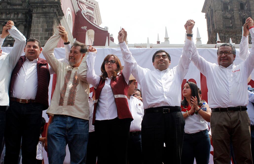 Miguel Barbosa y Yeidckol Polevnsky encabezaron la marcha contra el presunto fraude electoral (Foto: Omar Contreras / EL UNIVERSAL)