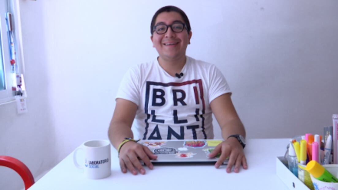 Barack Obama premia a joven por combatir violencia con emprendimiento