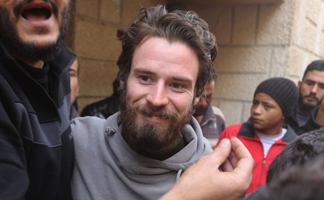 Travis Timmerman, un ciudadano estadounidense que había entrado en Siria desde el Líbano en una peregrinación cristiana y había estado detenido durante varios meses, habla con los periodistas en una casa en Damasco el 12 de diciembre de 2024, después de que lo encontraran en la aldea de Thihabiyeh, al este del país. capital, después de que los rebeldes derrocaran al antiguo presidente Bashar al-Assad. Foto: AFP