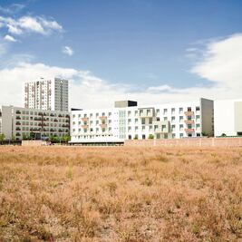 Van por fondos para pensiones vendiendo Villa Panamericana