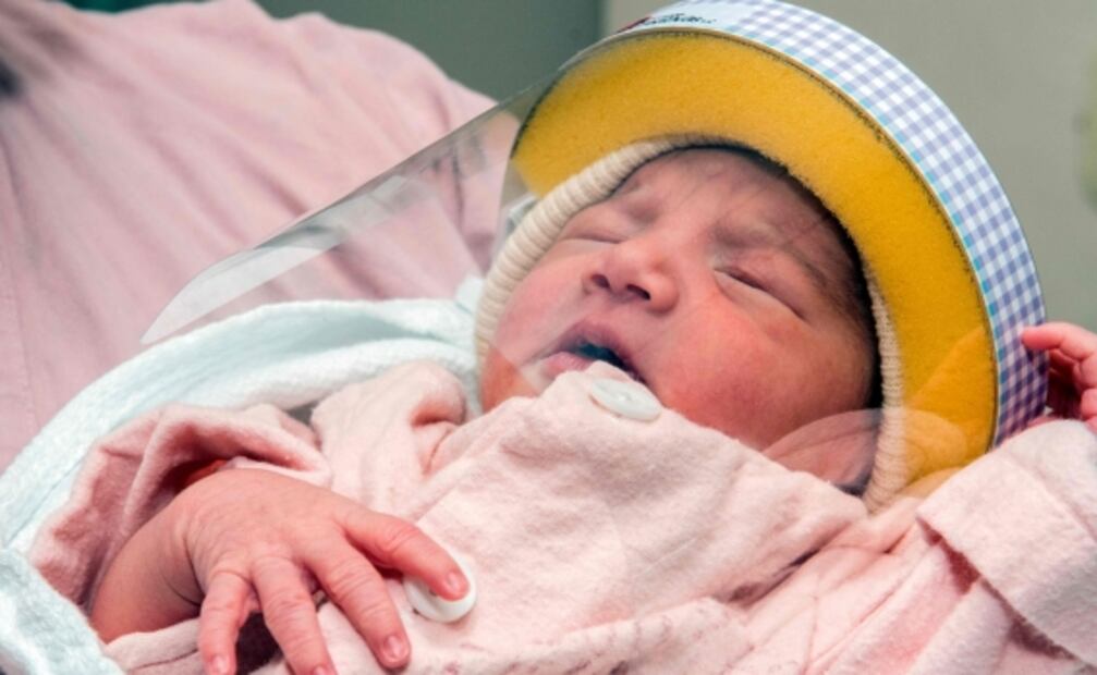 Protegen a bebés en Costa Rica con máscaras por Covid-19