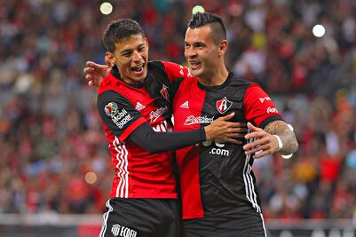 Atlas derrota al líder Santos y acaricia la salvación