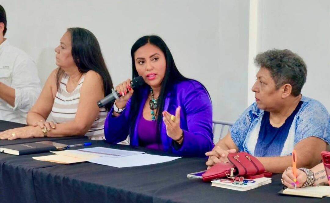 La primera mesa estuvo encabezada por la Diputada Federal Adriana Belinda Quiroz Gallegos. Foto: Especial