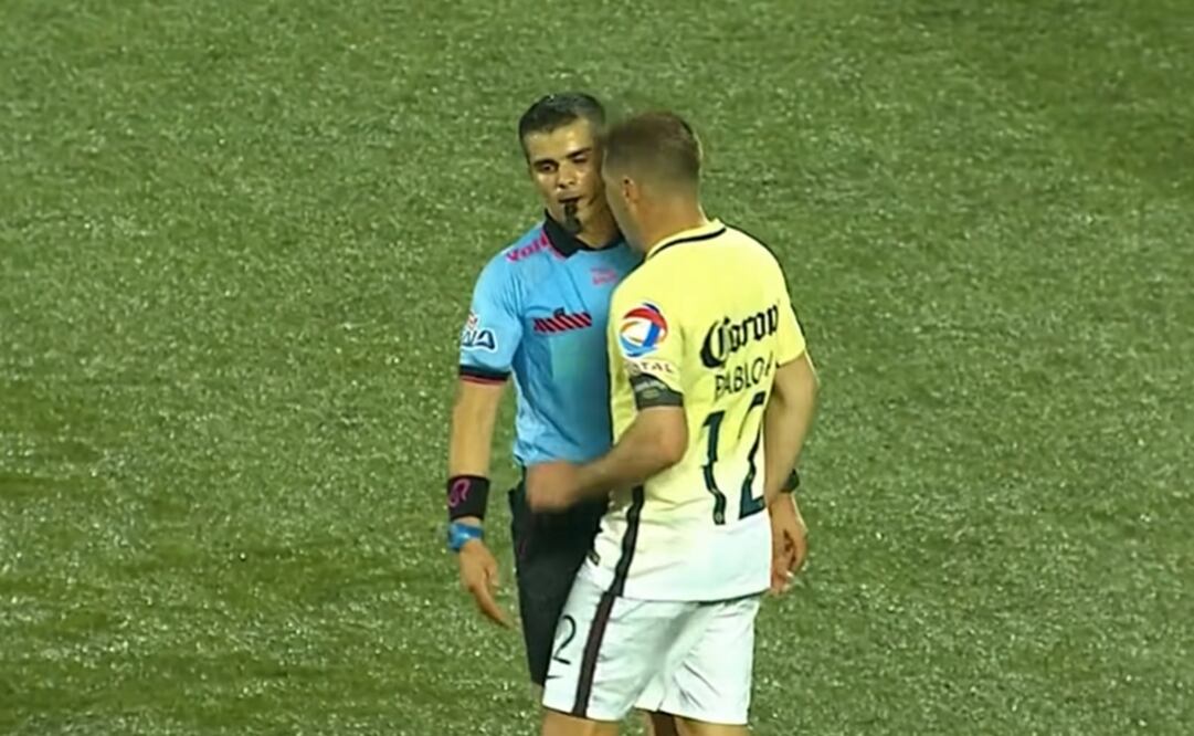 El árbitro Fernando Hernández fue agredido por el jugador de América