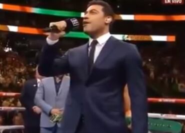 Carlos Rivera ante críticas pide que chequen la letra del Himno Nacional