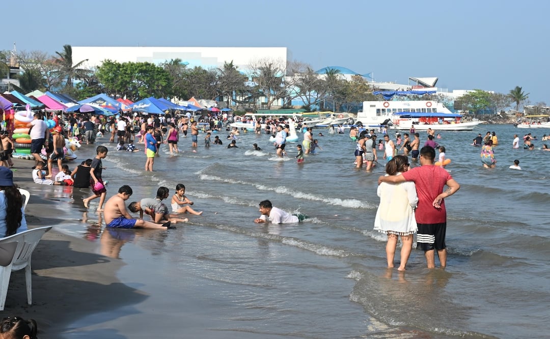 Veracruz alcanza 100% de ocupación hotelera en fin de semana largo; playas y malecón se llenan de turistas. Foto: Especial