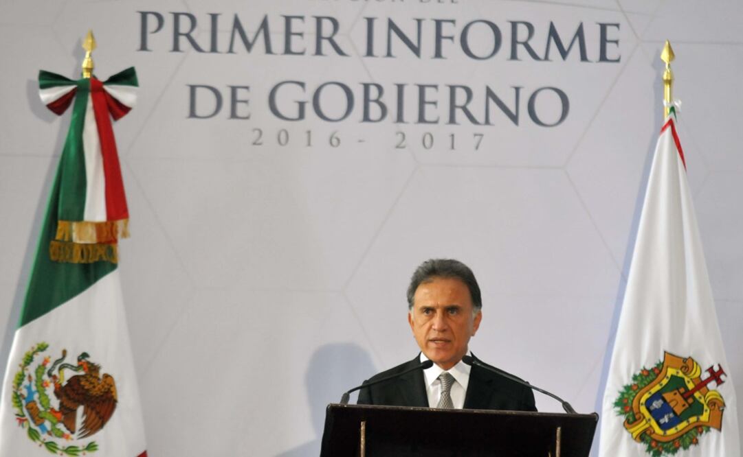 Está mañana el gobernador de Veracruz, Miguel Ángel Yunes Linares, hizo entrega del Primer Informe de Labores al Congreso del estado de Veracruz. (FOTO: Miguel Ángel Carmona. EL UNIVERSAL)