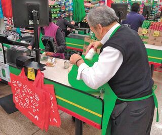 Factible, eliminar bolsas de plástico en el país: Walmart